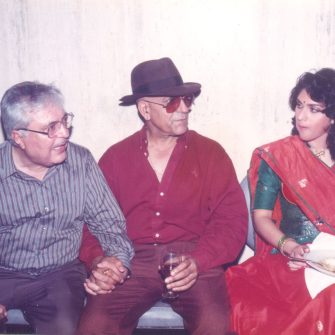 N.N. Sippy with Amrish Puri and Meenakshi on the set of Aaj Ka Goonda Raaj